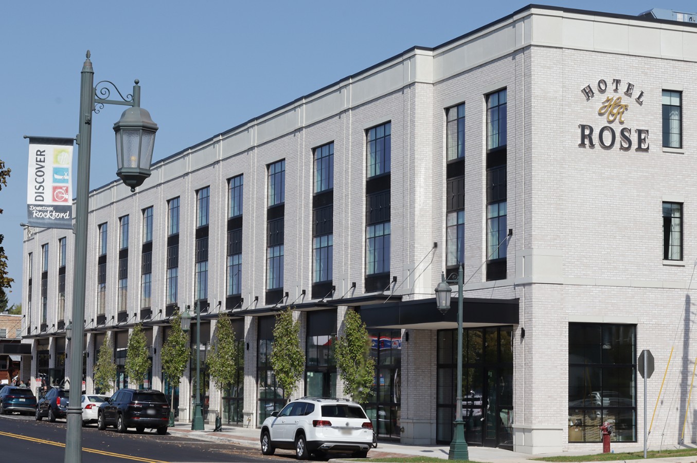 A street view of Hotel Rose